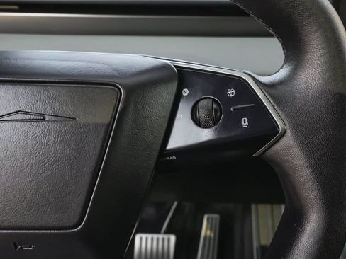 Used 2025 Tesla Cybertruck AWD Crew Cab image 19