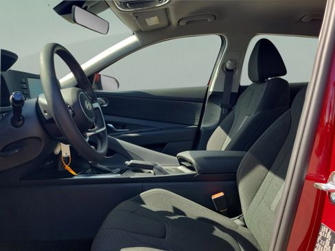 Certified 2026 Hyundai Elantra SE FWD image 15