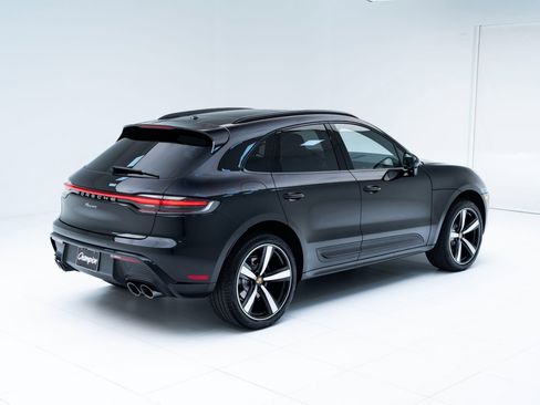 Certified 2026 Porsche Macan AWD/4WD image 9