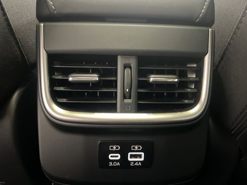 Used 2024 Subaru Outback Premium image 32