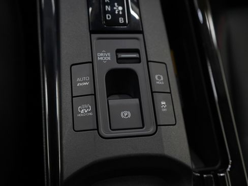 Used 2025 Toyota Prius Plug-In Hybrid image 22