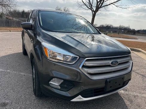 Used 2019 Ford Escape SE image 8
