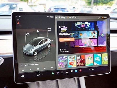 Used 2023 Tesla Model Y 2WD image 30