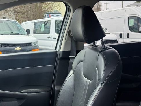 Used 2024 Kia Sorento S image 23