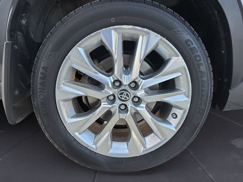 Used 2023 Toyota Highlander Limited AWD/4WD image 15