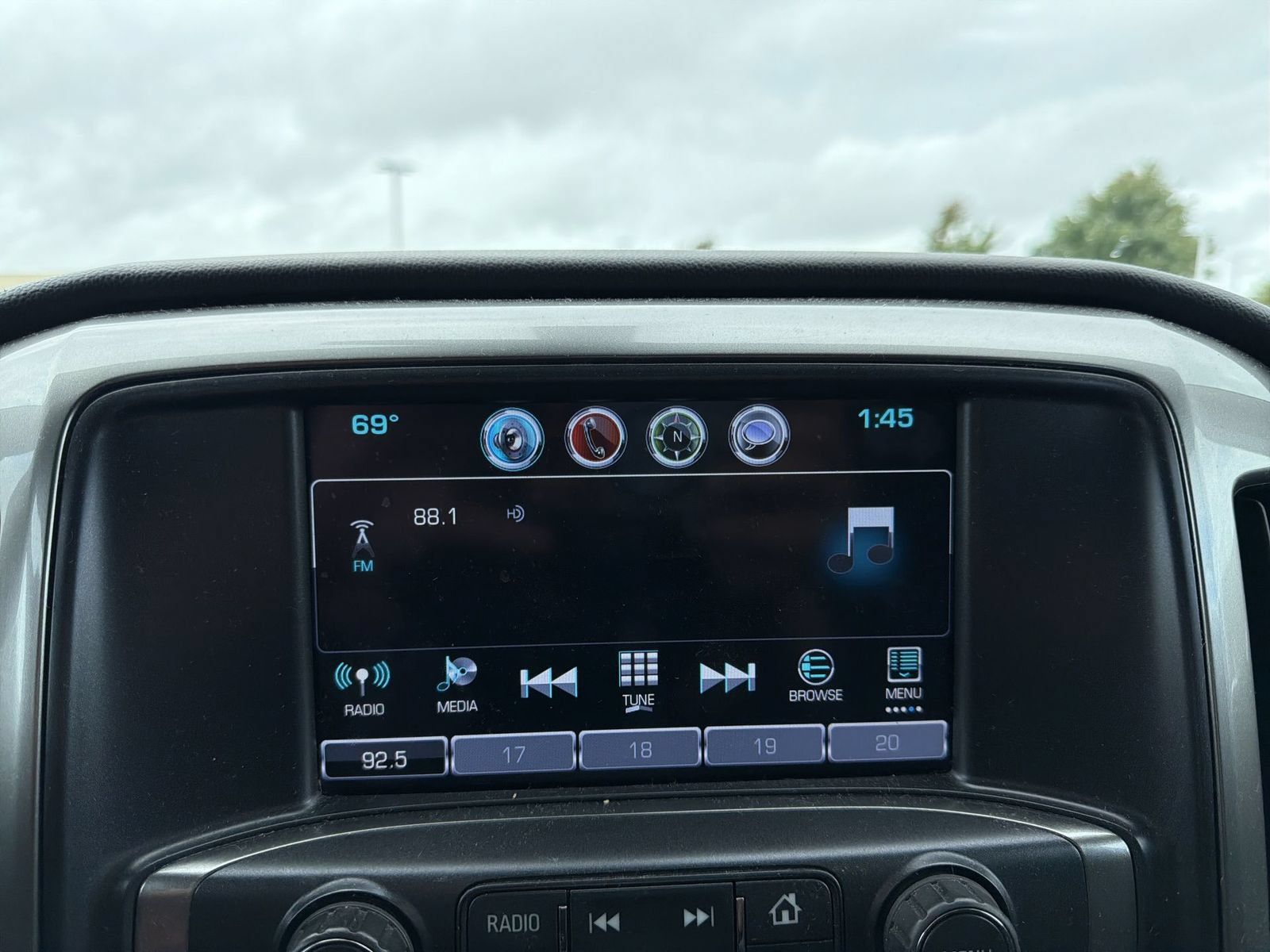Used 2018 Chevrolet Silverado 1500 LT w/ All Star Edition AWD/4WD image 18