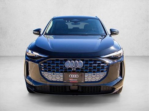 Certified 2025 Audi Q5 Premium w/ Convenience Package image 2