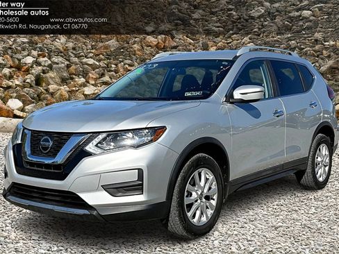 Used 2018 Nissan Rogue SV image 1