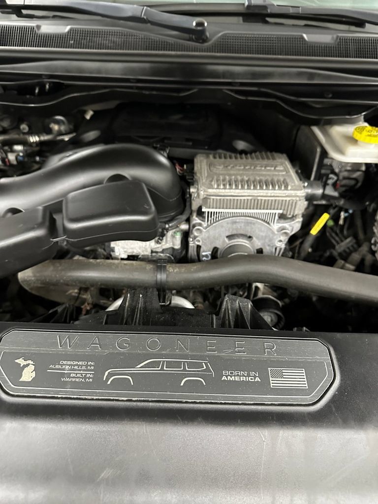 Used 2022 Jeep Wagoneer Series III w/ Premium Group I AWD/4WD image 7