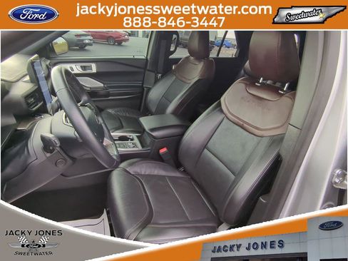 Certified 2023 Ford Explorer Platinum w/ Technology Package image 11