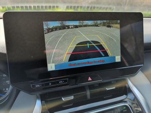 Certified 2023 Toyota Venza XLE AWD/4WD image 19