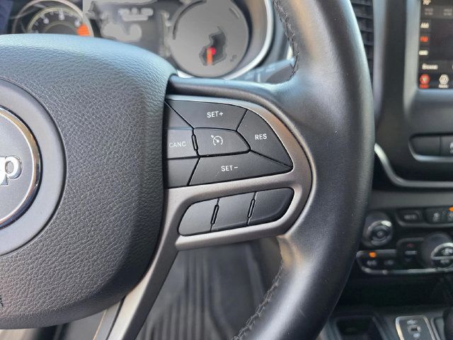 Used 2019 Jeep Cherokee Latitude Plus w/ Comfort/Convenience Group FWD image 21