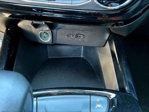 Used 2024 Chevrolet Trax LT w/ LT Convenience Package image 15