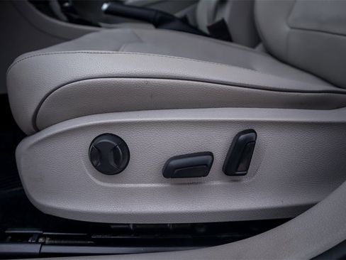 Used 2018 Volkswagen Passat 2.0T SE image 23