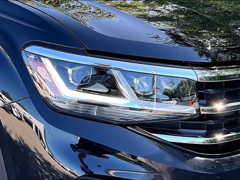 Certified 2023 Volkswagen Atlas Cross Sport SE FWD image 12