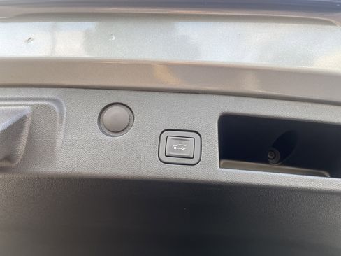 Used 2026 Chevrolet Equinox LT w/ Convenience Package II image 18