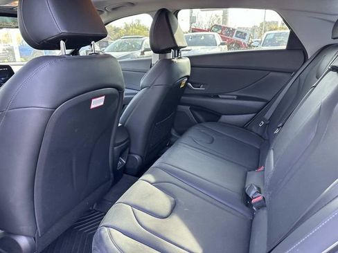 Used 2025 Hyundai Elantra Limited FWD image 15