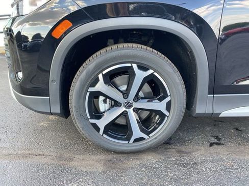 New 2025 Volkswagen Tiguan SE AWD/4WD image 19