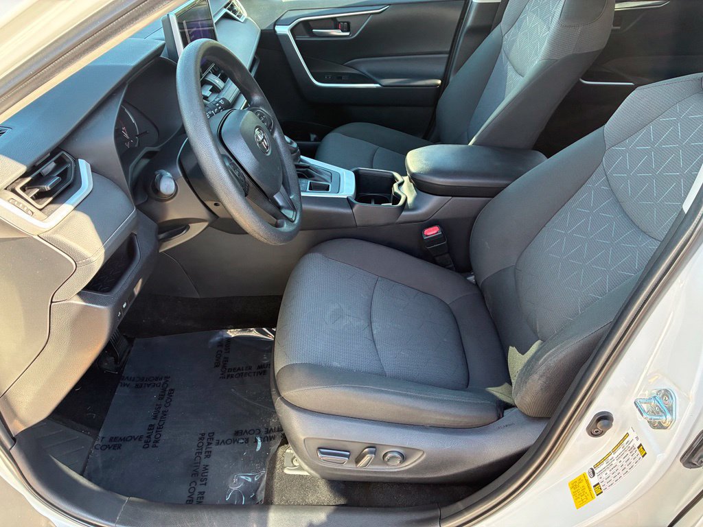 Used 2025 Toyota RAV4 XLE AWD/4WD image 15