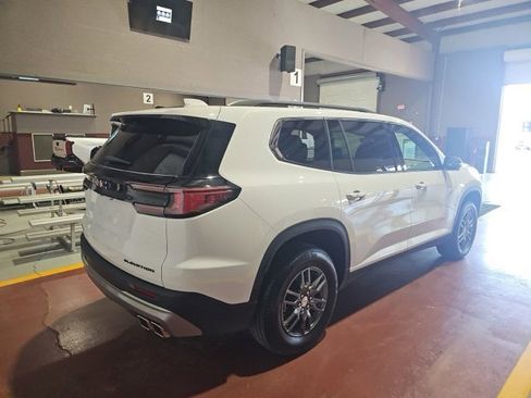 Used 2025 GMC Acadia Elevation image 2