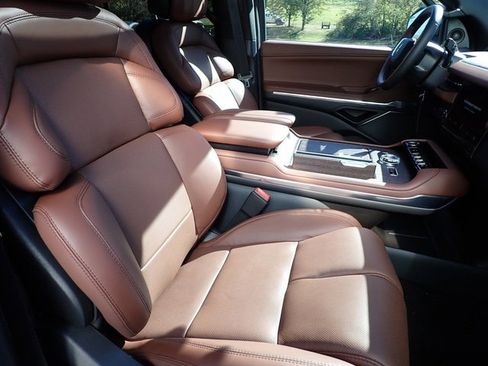 New 2025 Lincoln Navigator Reserve image 11