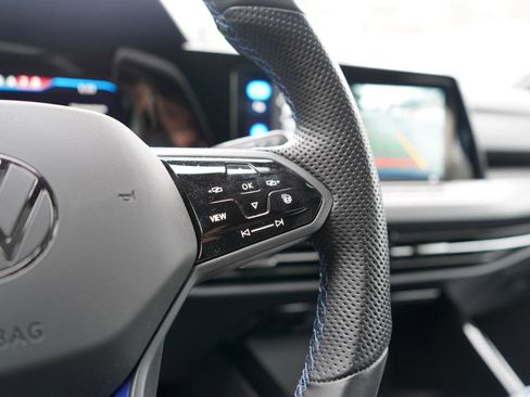 Used 2023 Volkswagen Golf R image 25