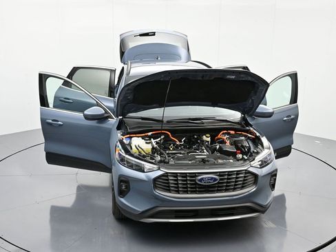 Certified 2025 Ford Escape SE w/ Class II Trailer Tow Package image 44