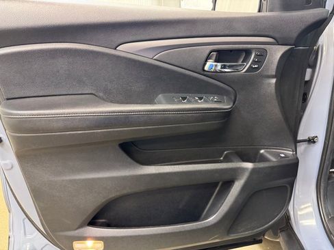 Used 2023 Honda Ridgeline RTL-E image 9