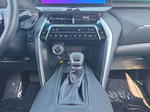 Certified 2024 Toyota Venza XLE image 11