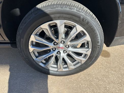 Used 2023 GMC Yukon Denali image 7