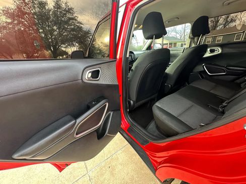Used 2020 Kia Soul LX FWD image 20