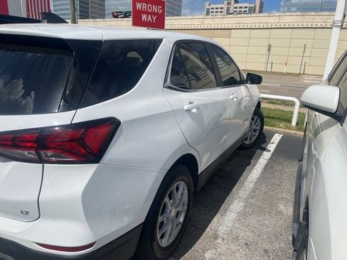 Used 2023 Chevrolet Equinox LT image 2