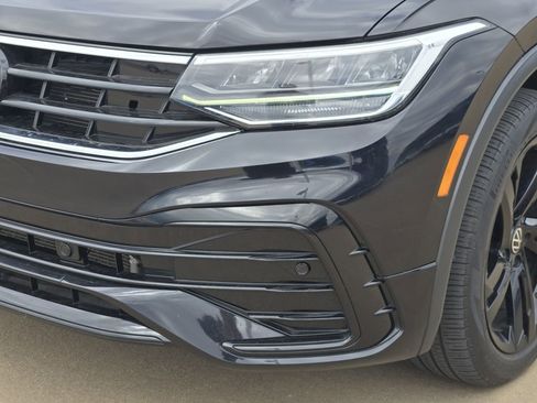 Used 2023 Volkswagen Tiguan SE R-Line image 32