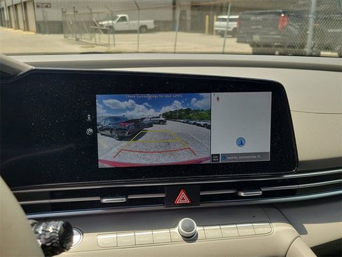 Used 2025 Hyundai Elantra SEL image 21