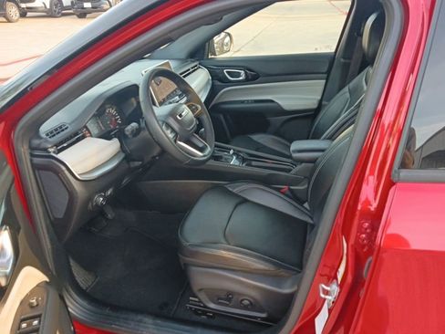 Used 2025 Jeep Compass Limited image 3