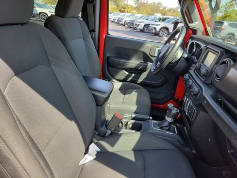 Used 2019 Jeep Wrangler Sport image 6