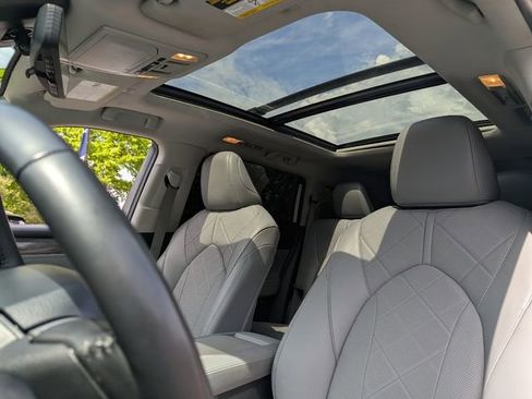 Used 2024 Toyota Highlander Platinum AWD/4WD image 24