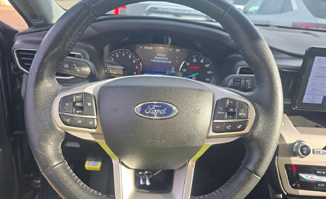 Used 2024 Ford Explorer XLT w/ Equipment Group 202A AWD/4WD image 6