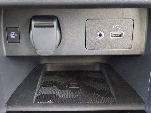 Used 2025 Nissan Versa SV w/ Trunk Package image 20