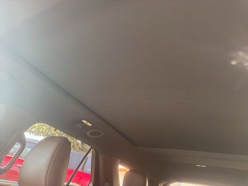 Used 2024 Ford Explorer King Ranch w/ Technology Package image 11