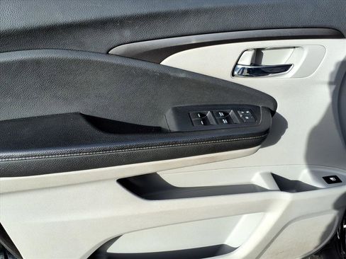 Used 2019 Honda Pilot LX image 18