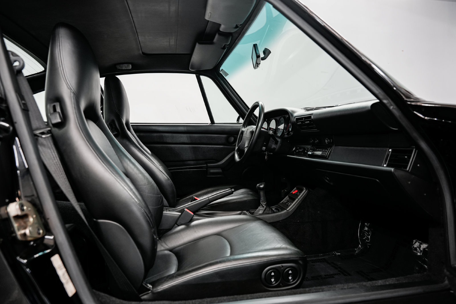 Used 1995 Porsche 911 Carrera RWD image 29