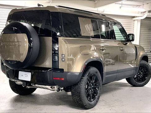 New 2026 Land Rover Defender 110 S image 4