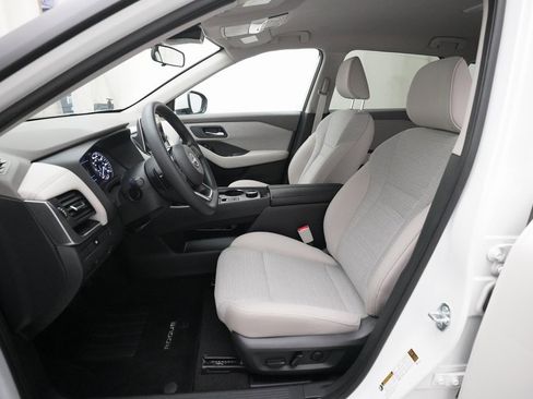 Used 2023 Nissan Rogue SV image 7