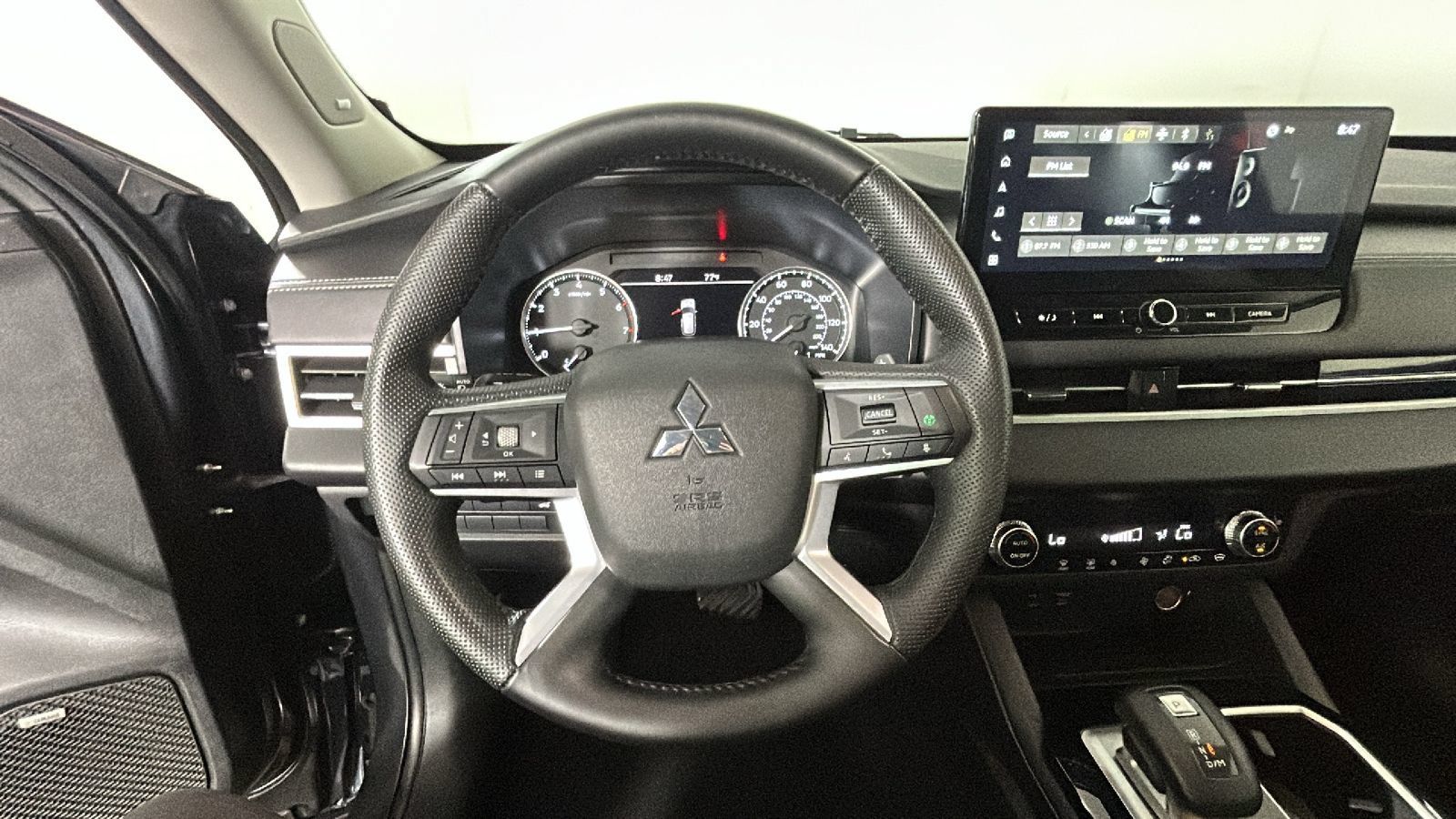 Used 2025 Mitsubishi Outlander SE AWD/4WD image 16