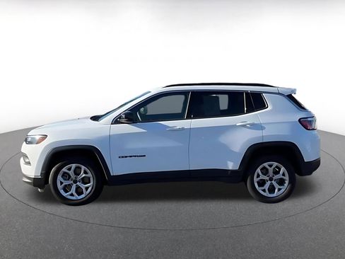 Used 2025 Jeep Compass Latitude image 9