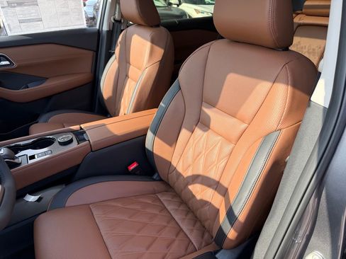 New 2026 Nissan Rogue Platinum image 17