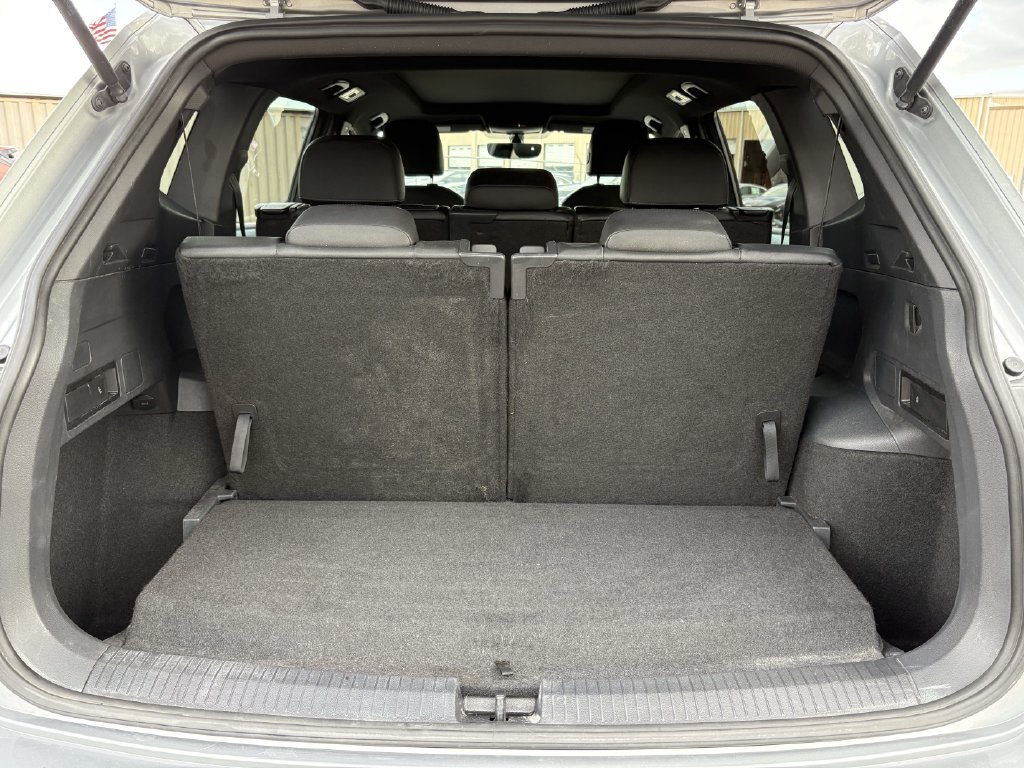 Used 2020 Volkswagen Tiguan SE R-Line FWD image 29