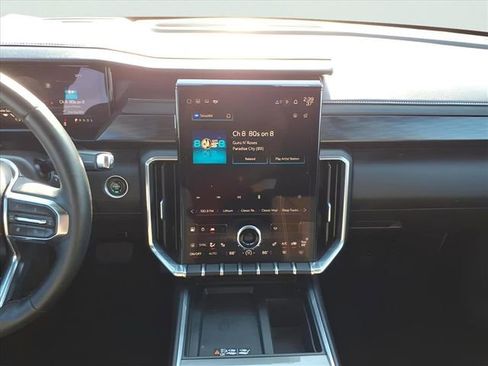 Used 2025 GMC Acadia Elevation image 13