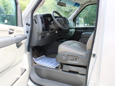 Used 2020 Nissan NV 3500 SL RWD image 15
